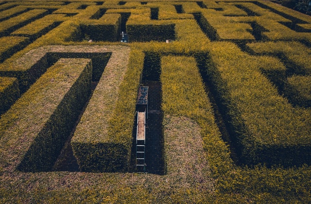 Photo d’un labyrinthe vu du ciel